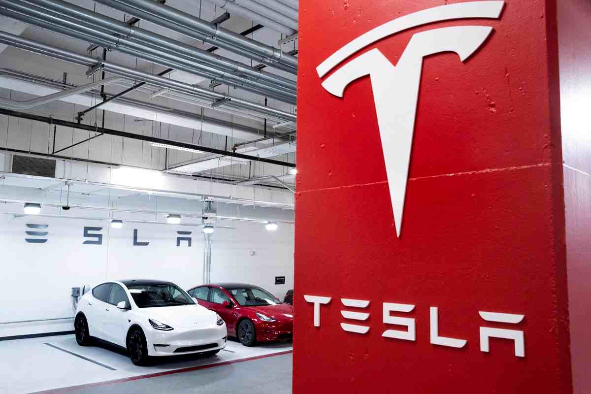 Tesla che vettura