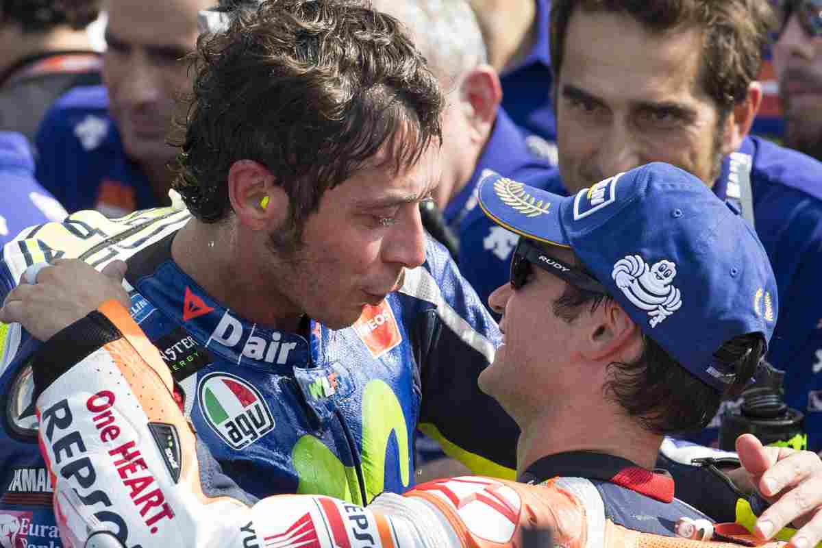 Pedrosa si inchina a Valentino Rossi