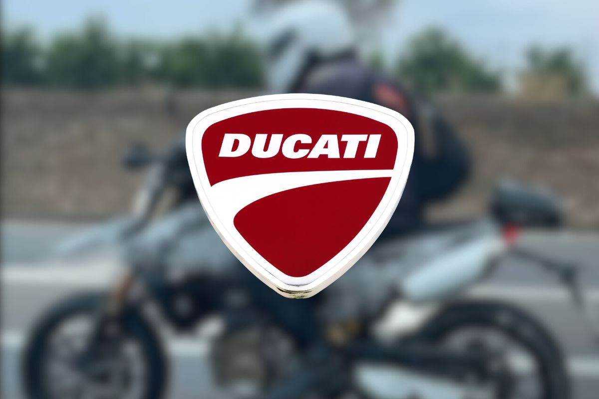 Ducati lavora su un nuovo bolide: spuntano le prime immagini della supermoto