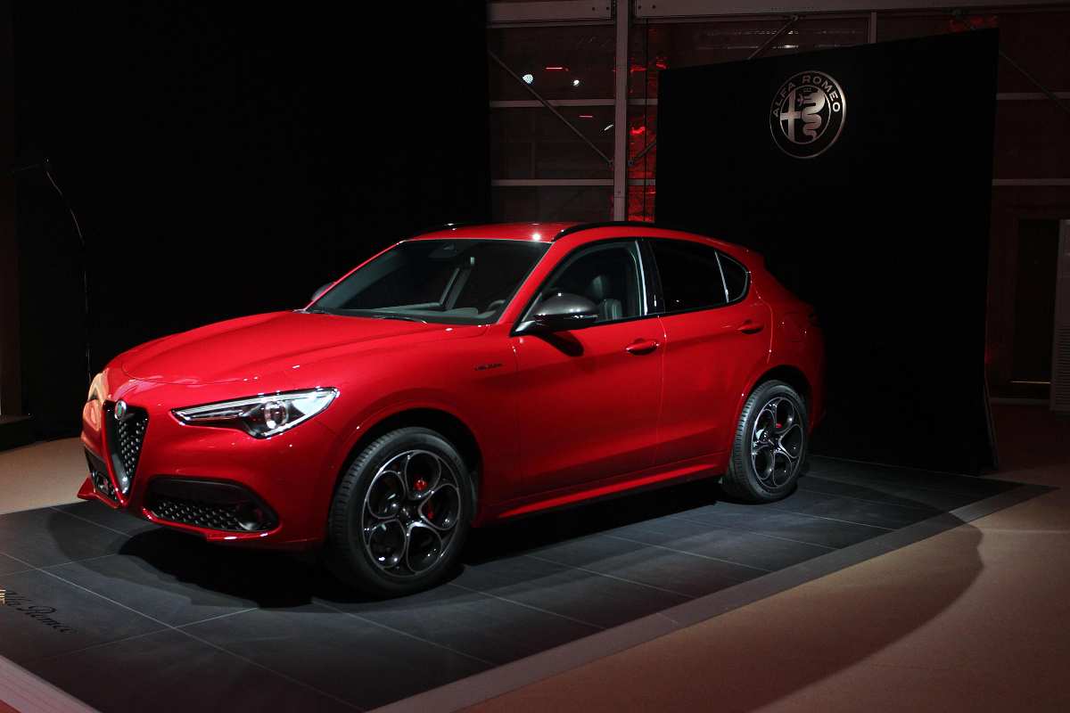 Alfa Romeo Stelvio resiste il motore