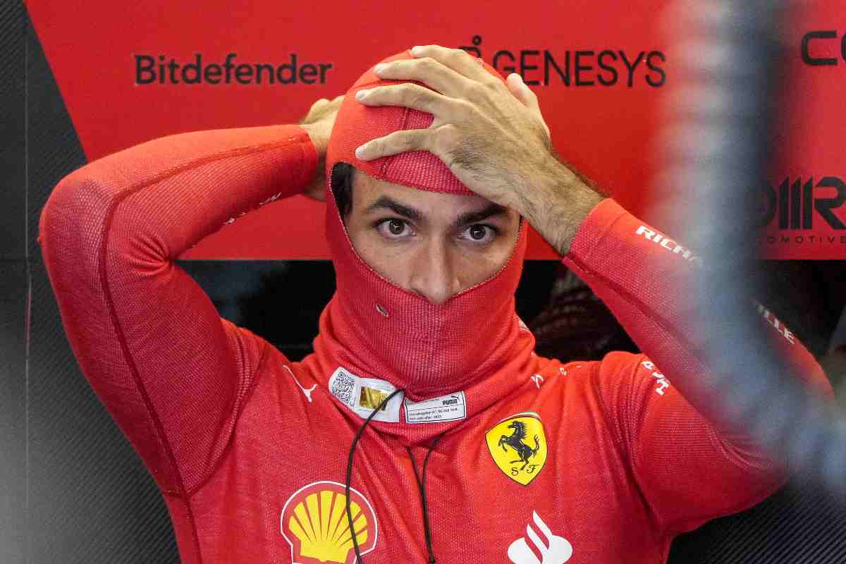 Ferrari, retromarcia Sainz