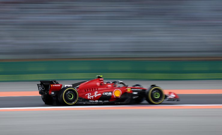 Carlos Sainz fatica a Losail