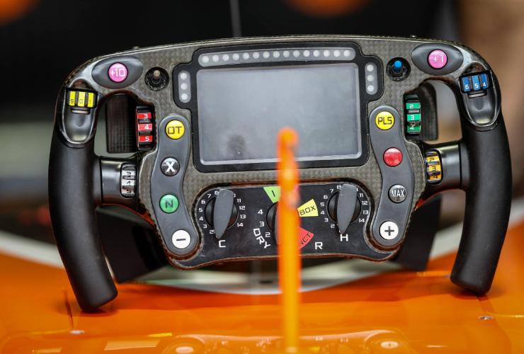 F1, volante tondo? No, grazie