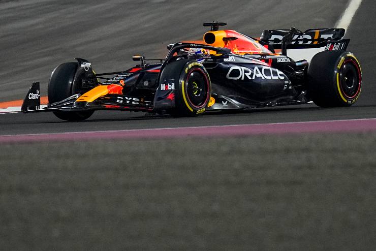 Max Verstappen domina a Losail