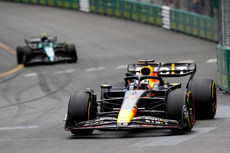 Max Verstappen e Fernando Alonso possibili compagni