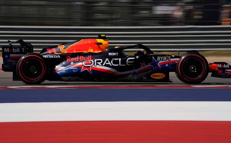 Sergio Perez si lamenta della Red Bull