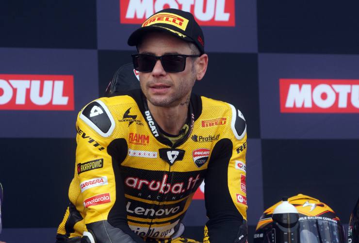 Alvaro Bautista ha lottato con Razgatlioglu 