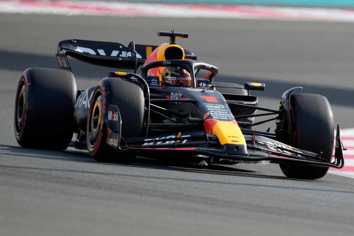F1 Max Verstappen in pole position ad Abu Dhabi