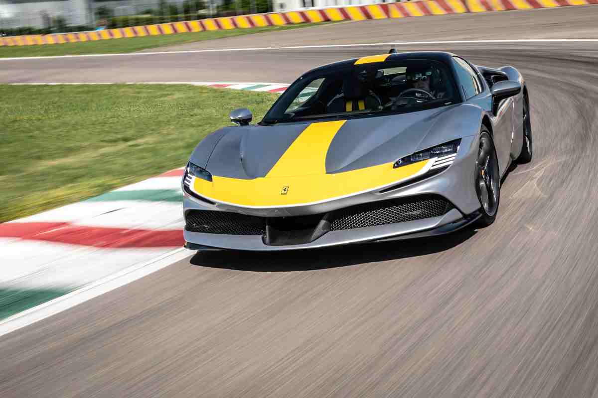 Ferrari le ibride volano