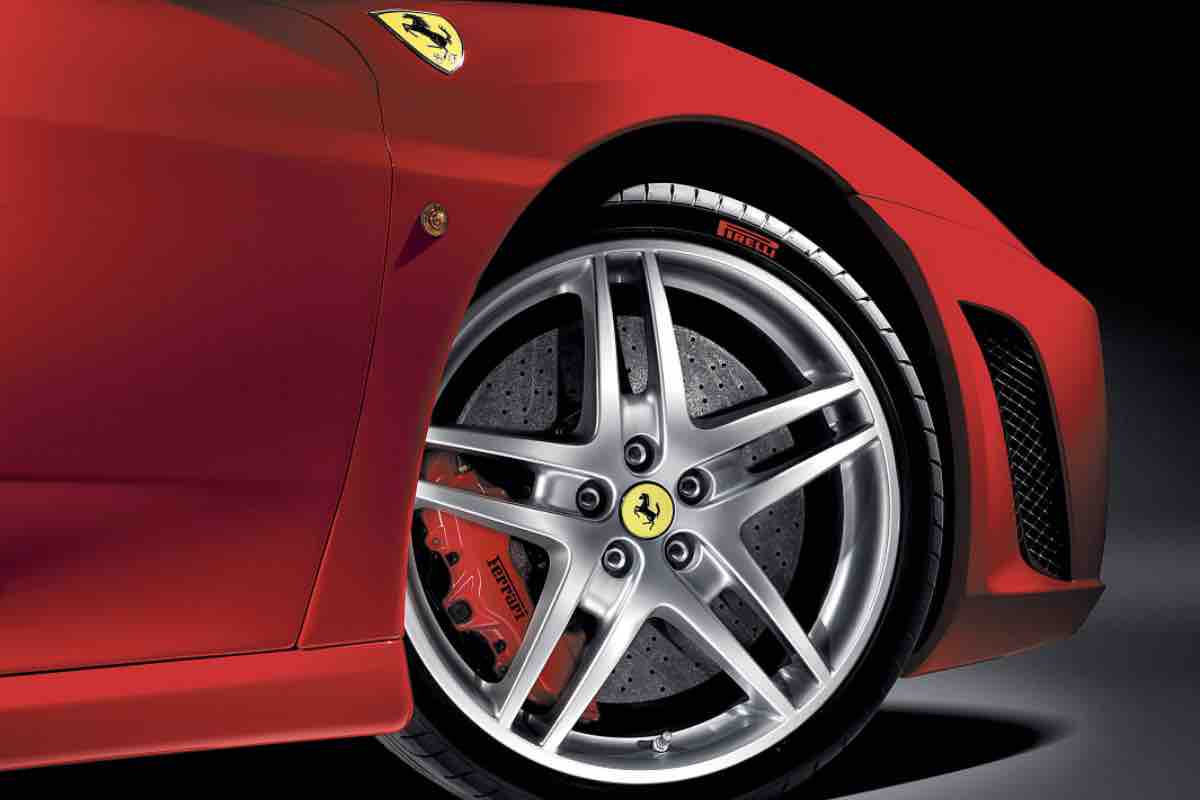 Che gomme montano le Ferrari? Ecco la scelta e quanto costano