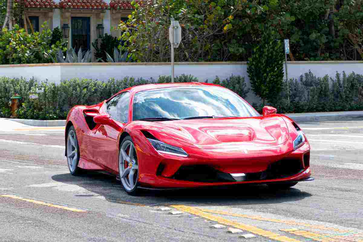 Quanto costa al mese una Ferrari? 