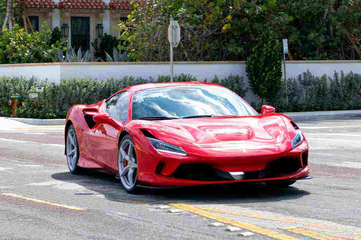 Quanto costa al mese una Ferrari?