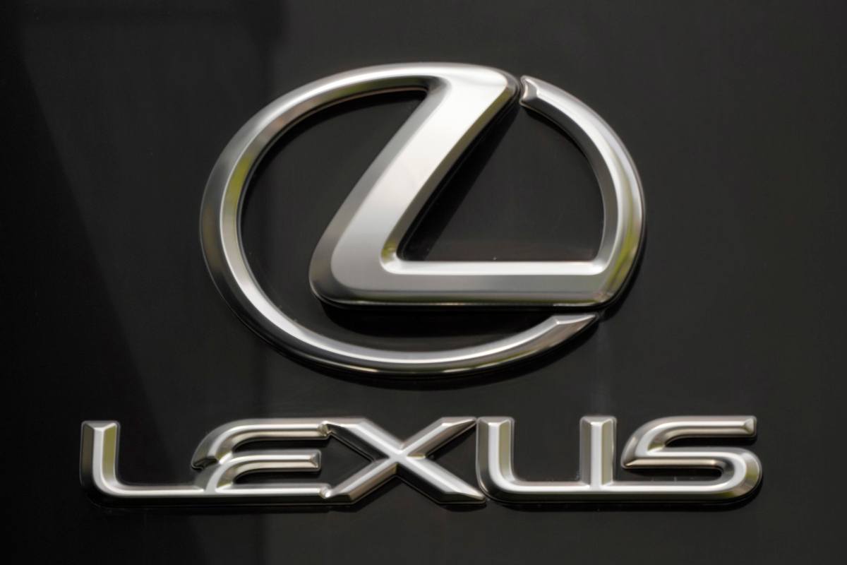 Lexus ecco chi fa i motori