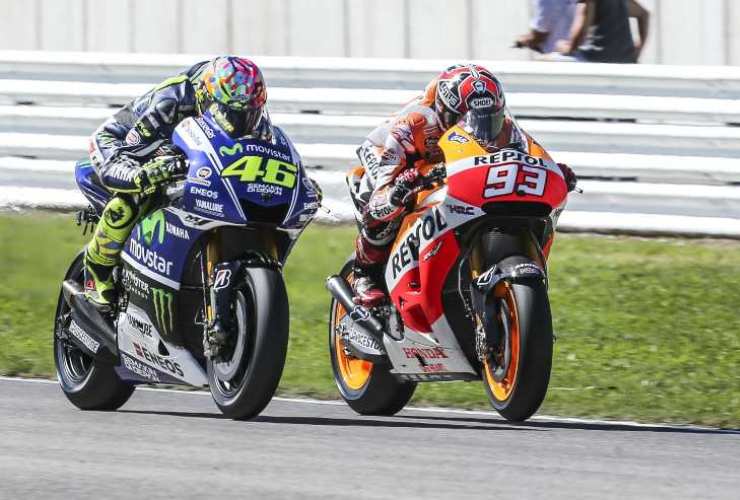 Marquez fa "spallate" con Valentino Rossi