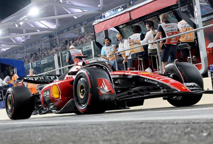 In Formula 1 i fari sono puntati sulla nuova Ferrari. 
