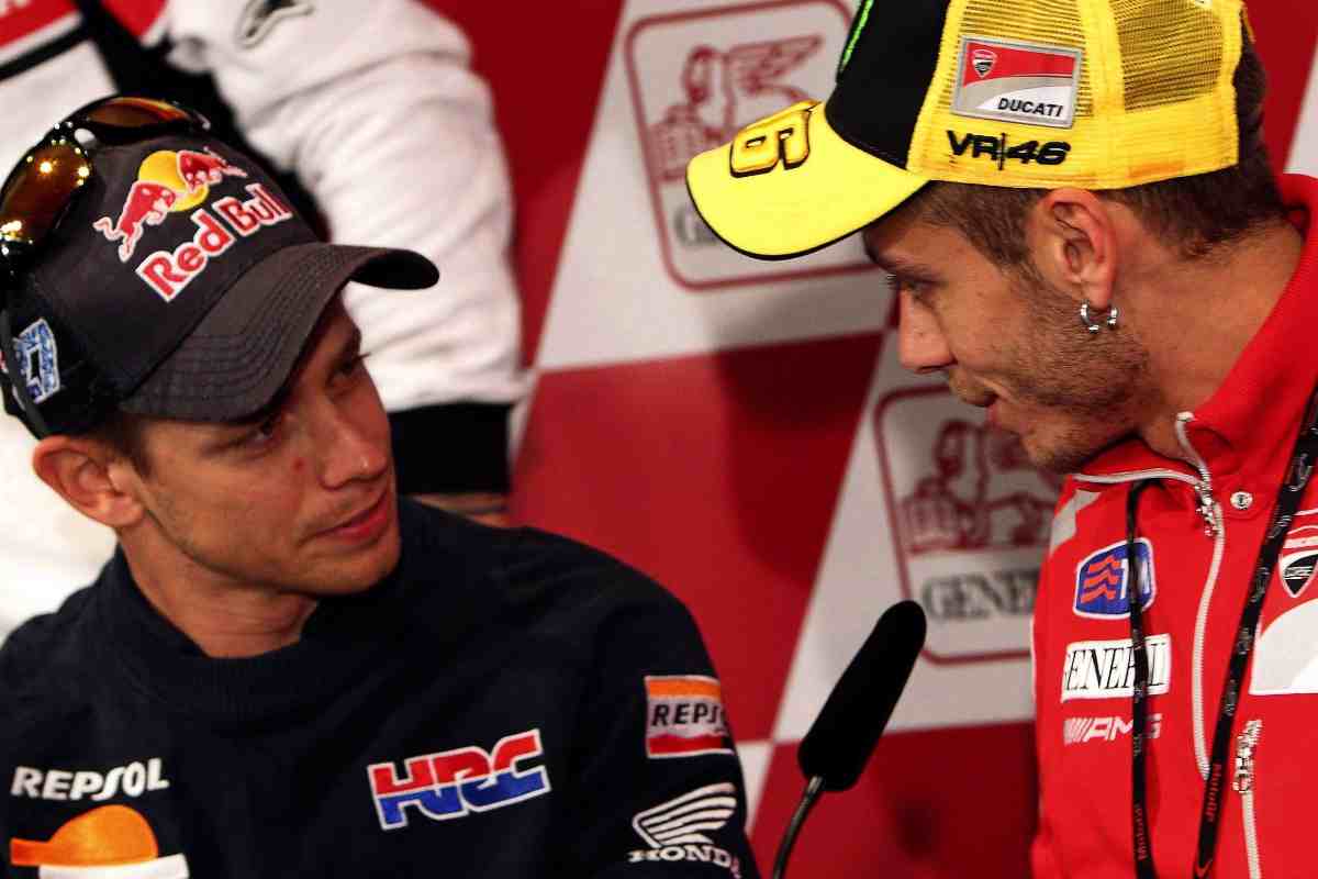 MotoGP, Stoner distrugge Valentino Rossi