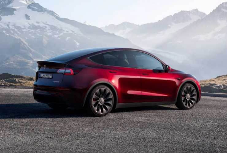 Tesla Model Y fermate dal freddo