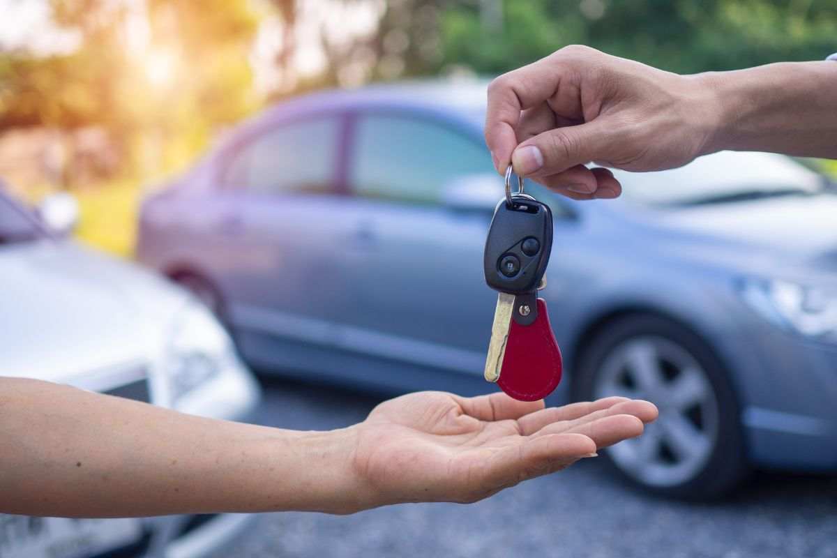 Quale è il momento migliore per comprare e vendere auto? I dati parlano chiaro