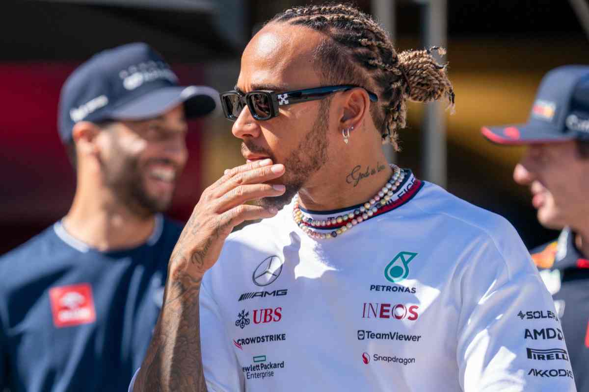 F1, pronto in casa il sostituto di Lewis Hamilton: la provocazione social fa il giro del mondo