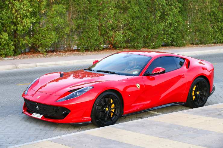 Ferrari, nuova mossa rivoluzionaria: le supercar del futuro cambieranno del tutto