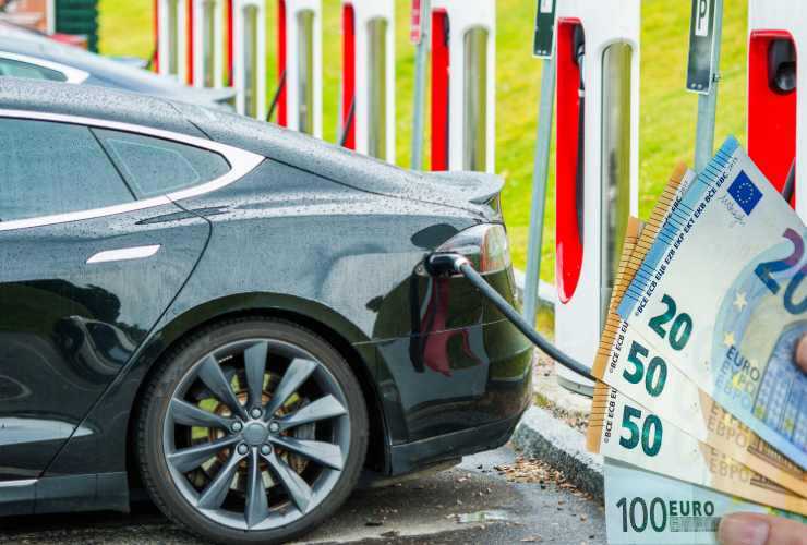 Il Governo sta prendendo in considerazione un aumento del numero di auto alla spina 