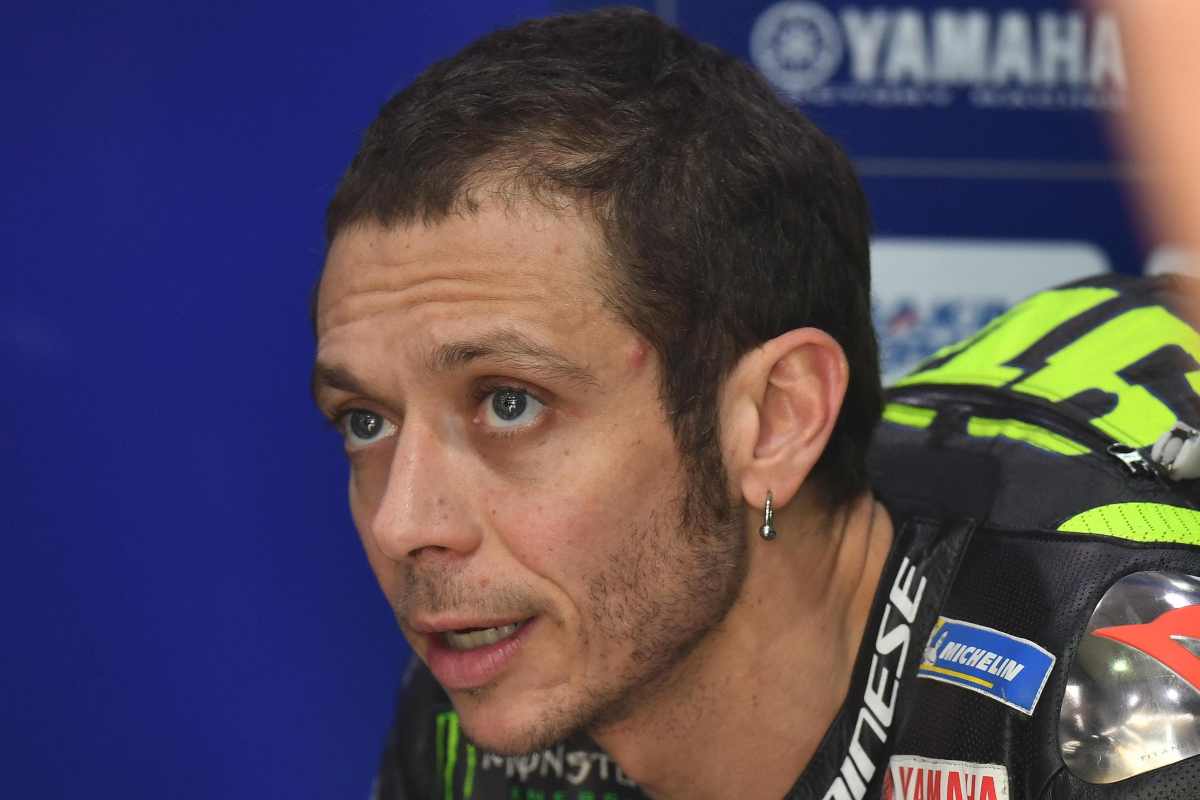 Valentino Rossi battuto dal padre in gara: la rivelazione di Graziano che non ti aspetti