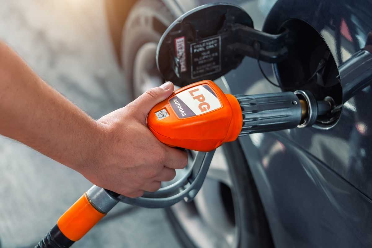 Auto a GPL sempre più rare, c'è un'italiana che costa molto poco: l'offerta è imperdibile