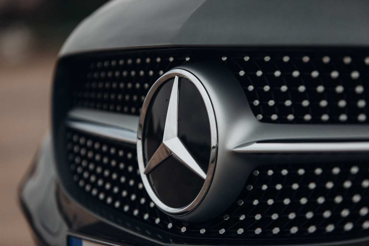 La Mercedes che costa più di una Ferrari: è un vecchio modello completamente stravolto