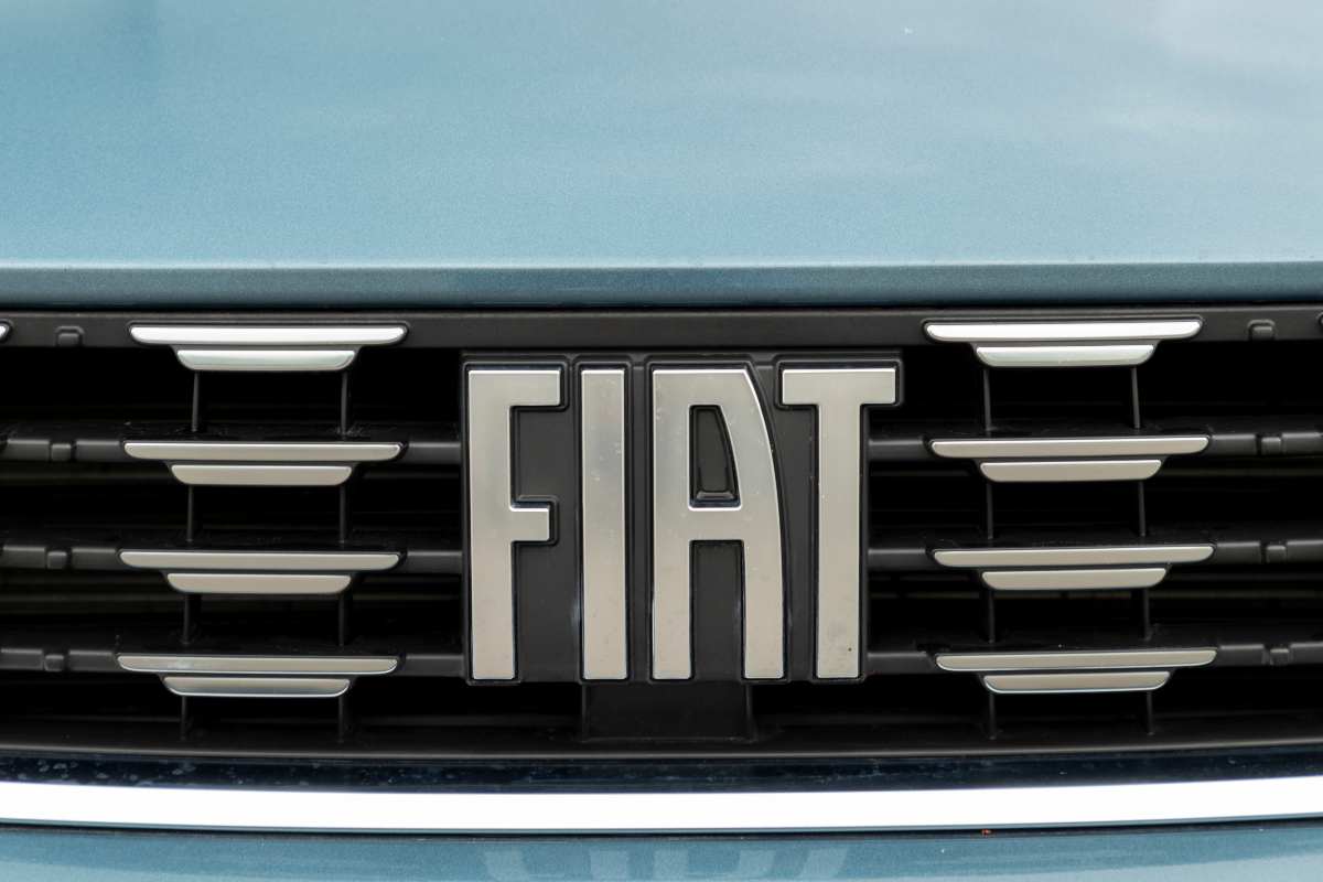 Sembra una BMW, ma è la berlina della FIAT: costa poco ed è ritornata in listino