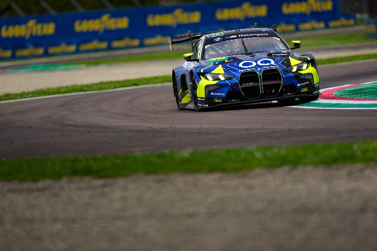 BMW M4 GT3 pole di Valentino Rossi