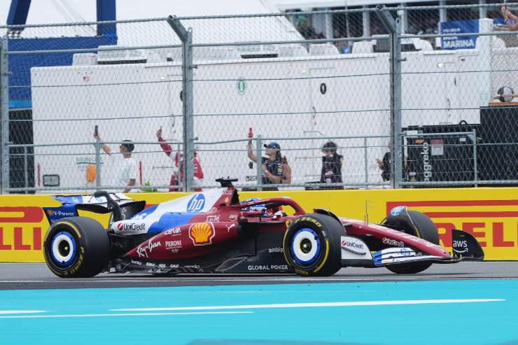 Charles Leclerc lo zampino di Loic Serra