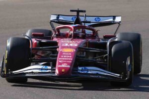 Ferrari va all'attacco
