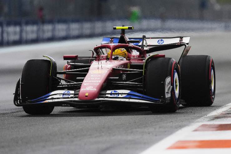 Lewis Hamilton non vuole scusarsi