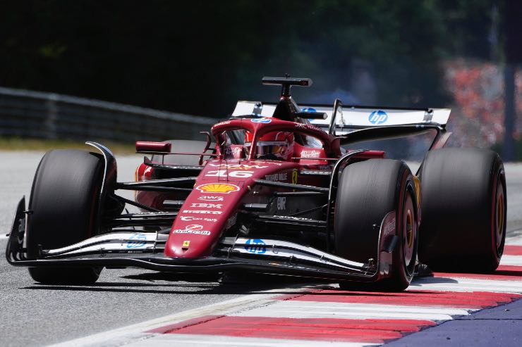 Charles Leclerc arpiona la prima fila