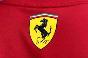 La Ferrari si rifiuta di vendergli un'auto