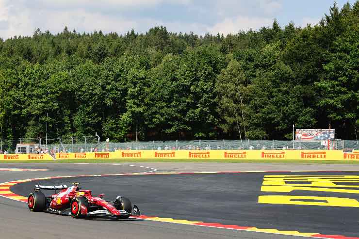 Lewis Hamilton in corso la scrittura di dossier