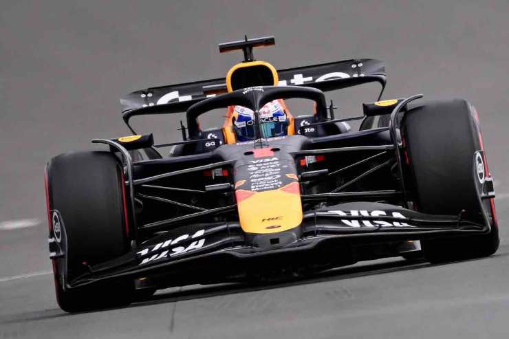 Max Verstappen per Patrese in fondo alla griglia