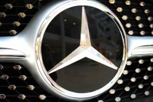 Mercedes fa la storia con la station wagon elettrica