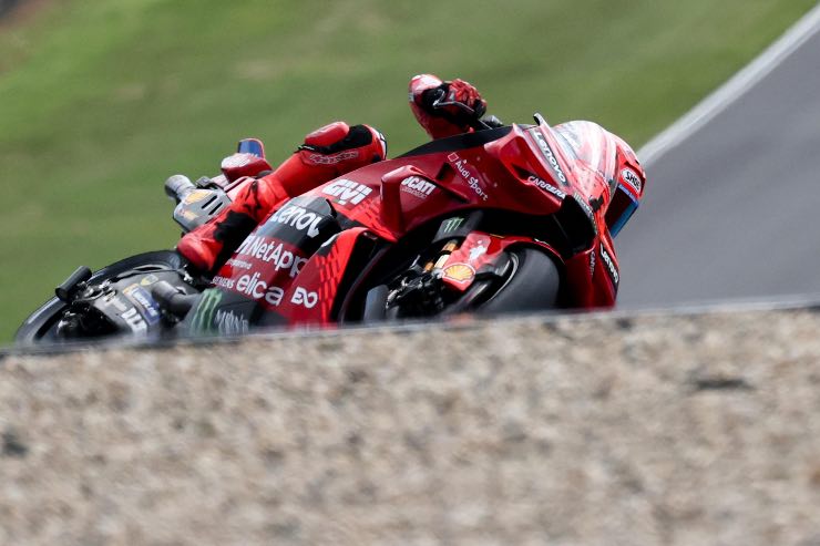 Pecco Bagnaia Carlos Checa lo critica