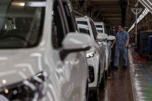 Auto il colosso cinese rinuncia all'elettrico?