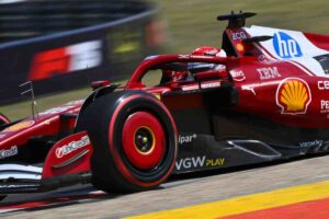 Ferrari in pole con Leclerc