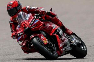 Marquez sgarbo a Valentino Rossi