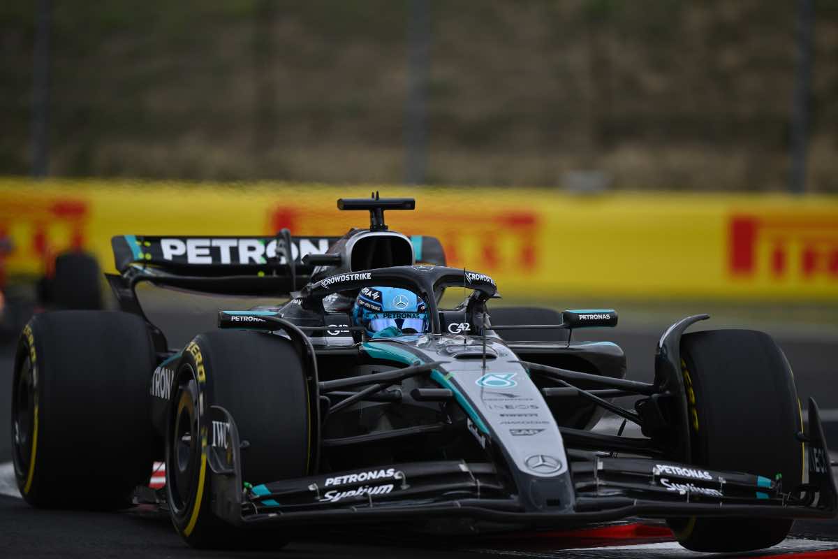 Mercedes clamoroso errore