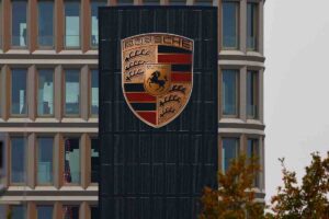 Porsche decisione inaspettata