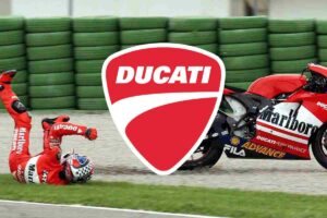 Brutto infortunio per il campione Ducati, c'è sangue dappertutto: immagini spaventose, trasportato in ospedale