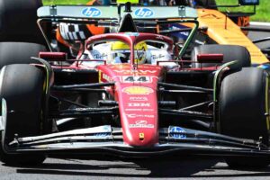 Ferrari perde pezzi