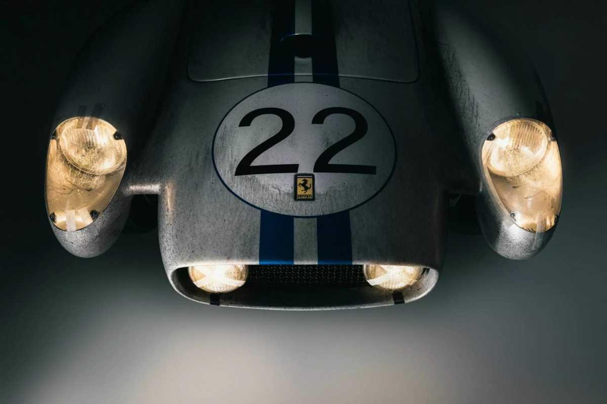 Realizzata a mano una Ferrari in miniatura