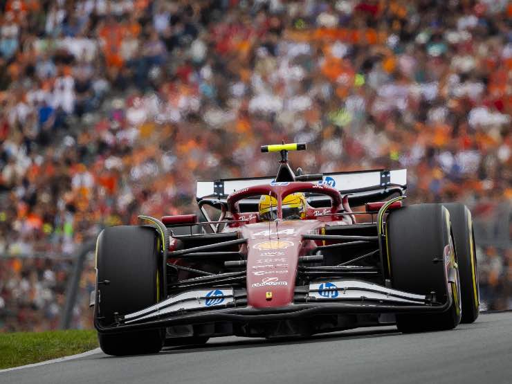 Lewis Hamilton pilota in crisi
