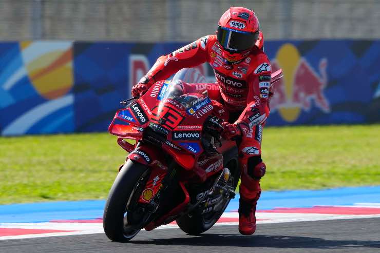Marc Marquez battuto Valentino Rossi