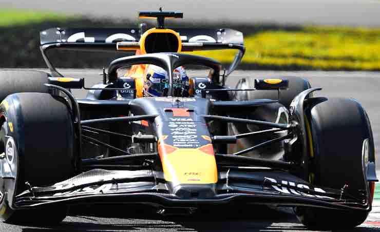 Max Verstappen domina senza problemi
